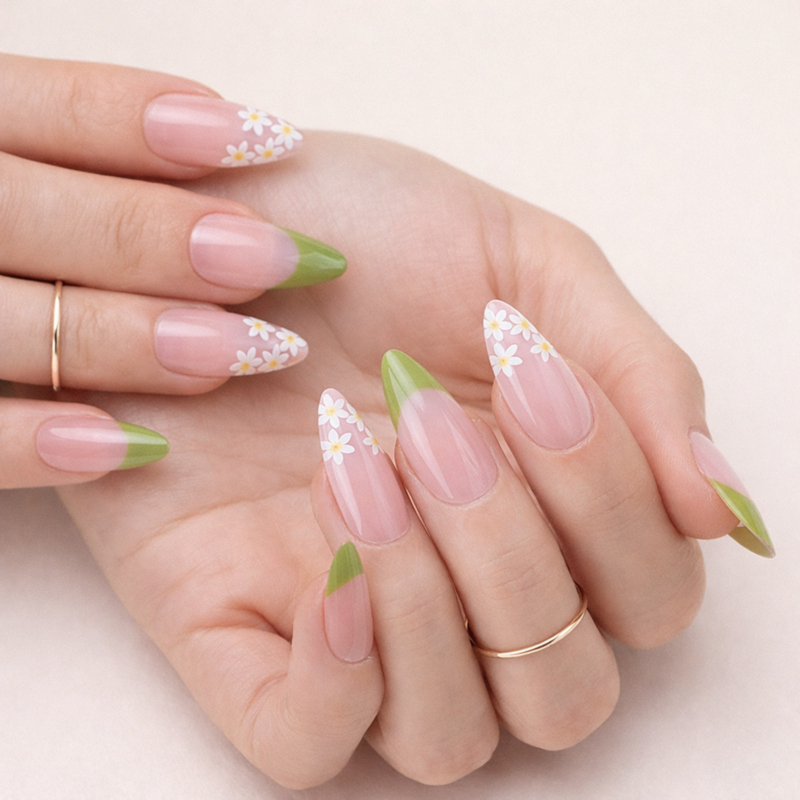 Faux ongles à fleurs et french manucure verte, inspiration printanière, press on nails