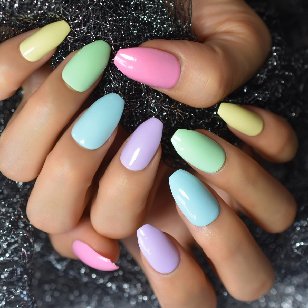 faux ongles naturels multicolores