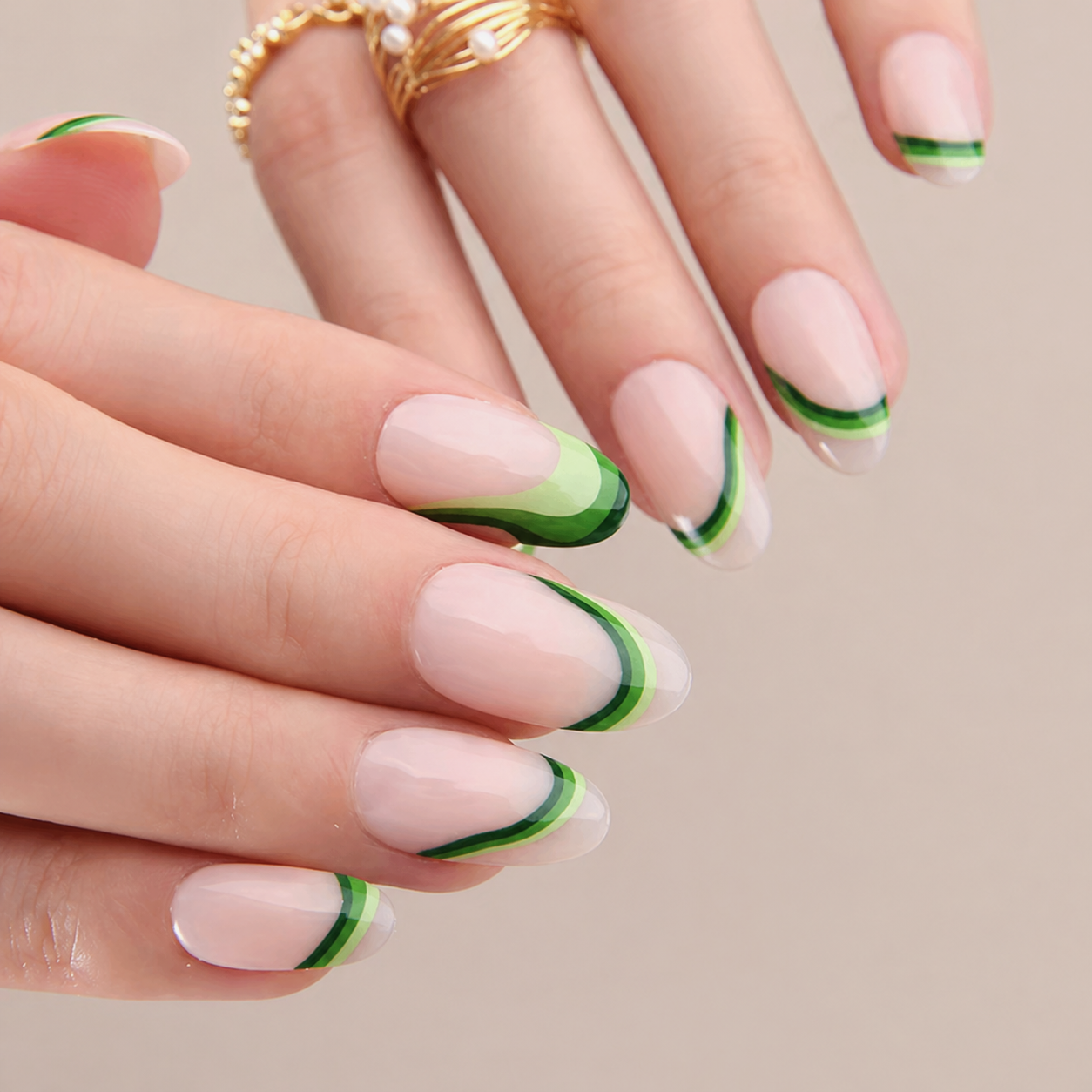 Faux Ongles Almond Mi-Longs Green à Lignes Ondulées press on nails
