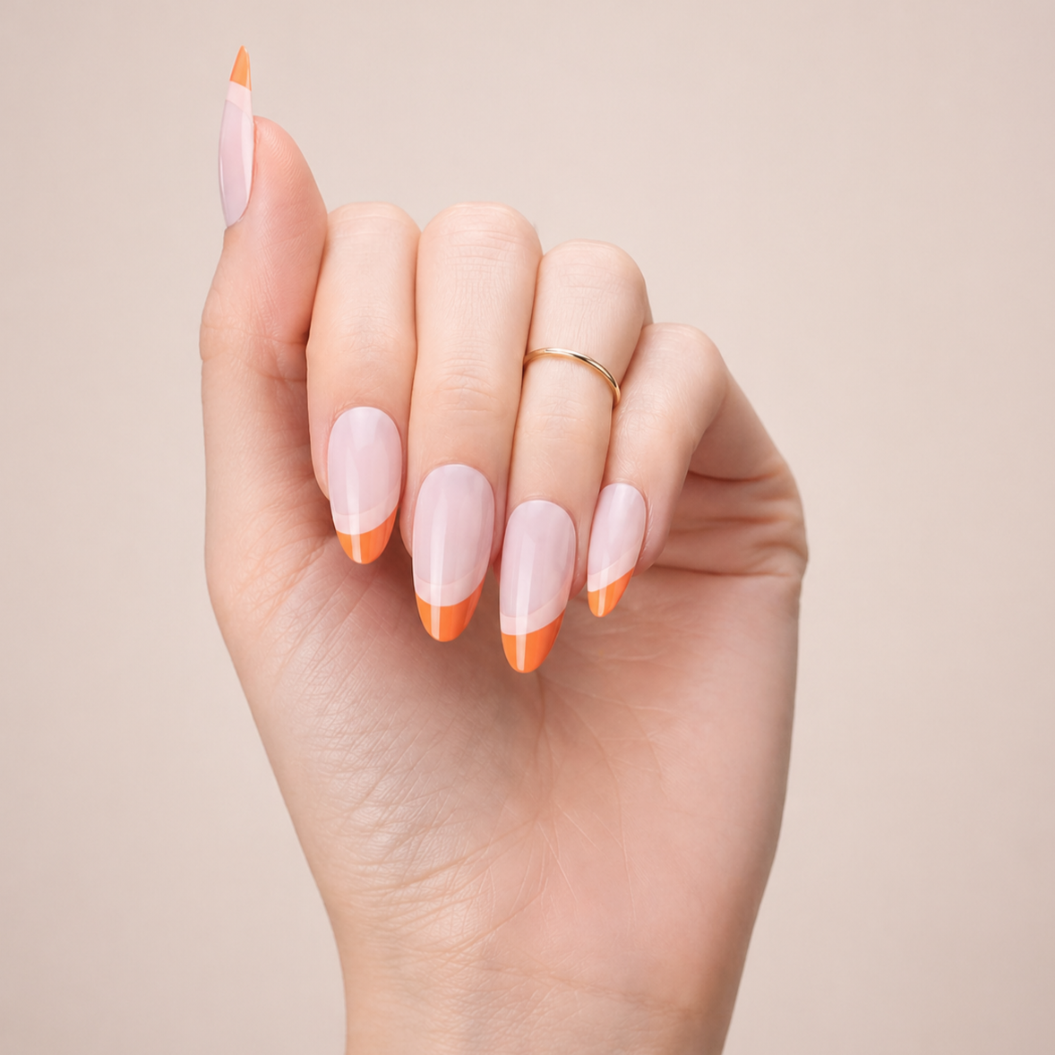Faux Ongles Amande Mi-Longs avec French Orange press on nails