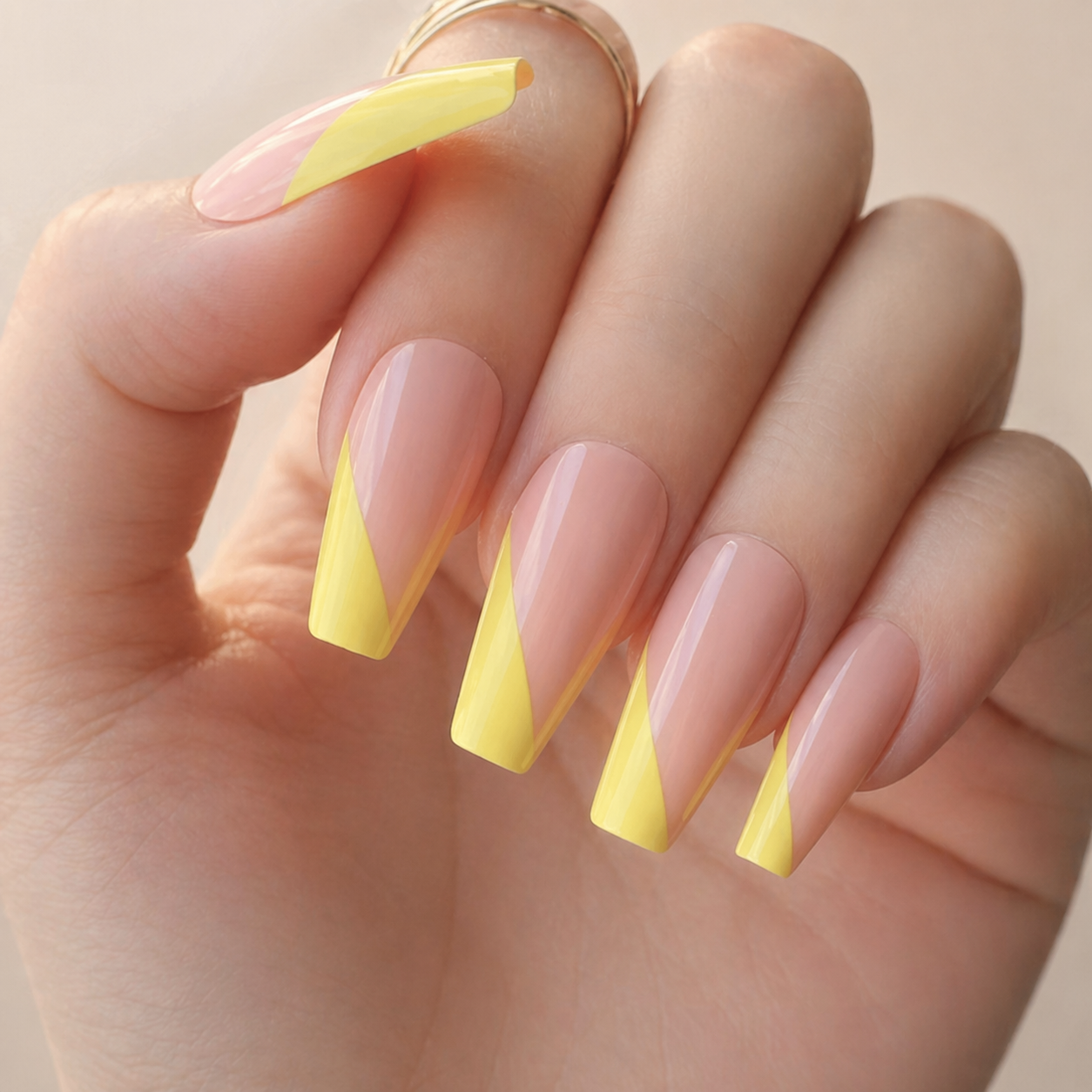 Faux Ongles Ballerine Longs Nude et Jaunes press on nails