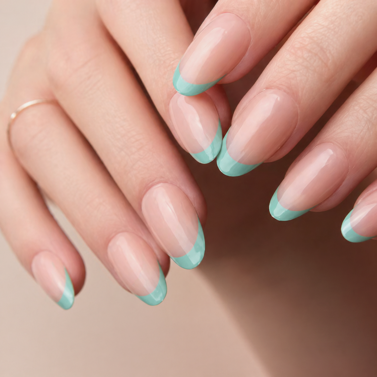 Faux Ongles French Vert Amande Mi-Longs press on nails